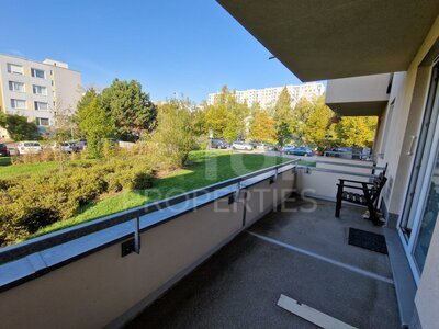 Pronájem hezkého bytu 1+kk, 40m2 s velkou lodžií, Praha 4 -