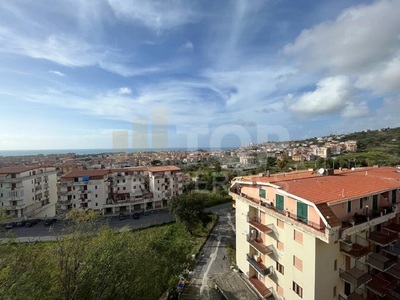 Prodej bytu 2+kk s výhledem na moře a město Scalea, Kalábrie, Itálie